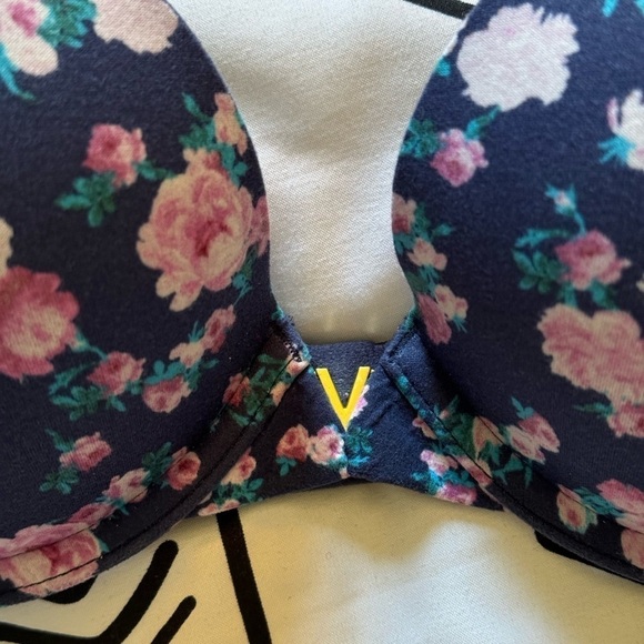 VS Love Cloud Smooth Lightly Lined Full Coverage Bra - Picture 6 of 7